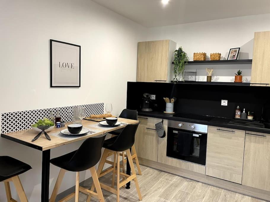 Bel Appartement Sur Cour Plein Centre Ville Et Parking مولان المظهر الخارجي الصورة